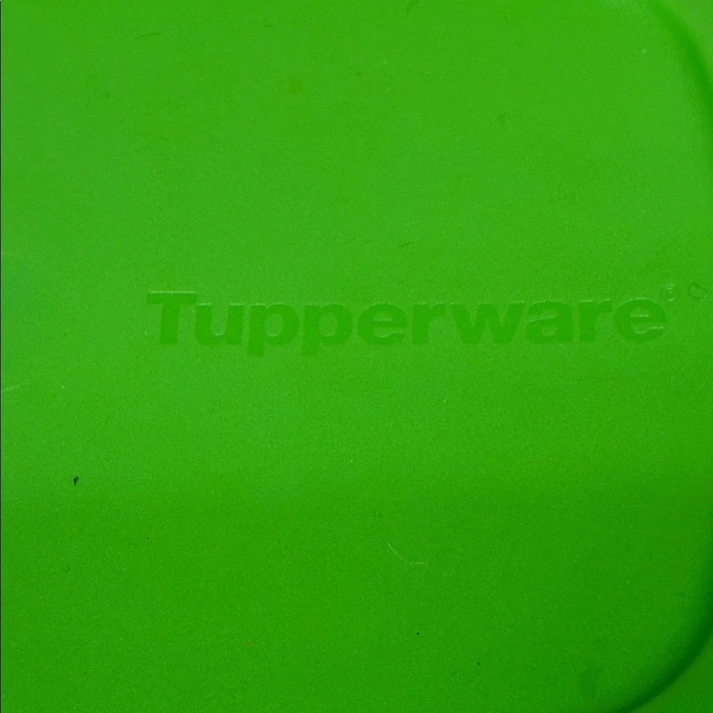 Tupperware Crystal Wave Container 4 Cup